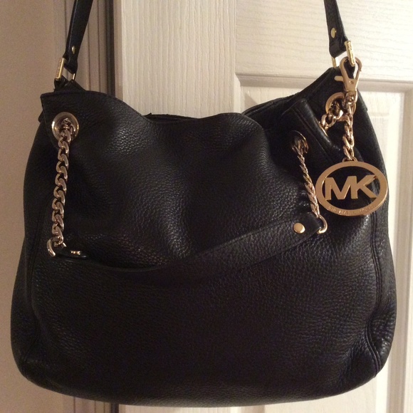 Michael Kors Handbags - !! HOST PICK !! Michael Kors black soft pebbled leather hobo bag